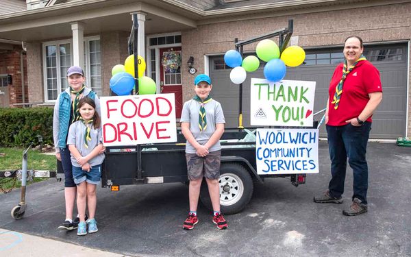 Cubs organize food drive