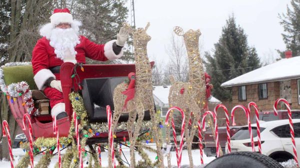 Santa Claus spotted in Maryhill