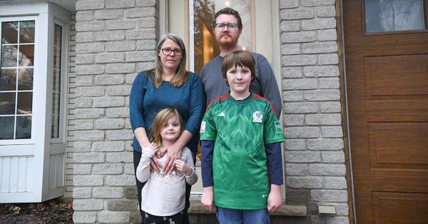 Elmira family experiencing airline havoc over the holidays