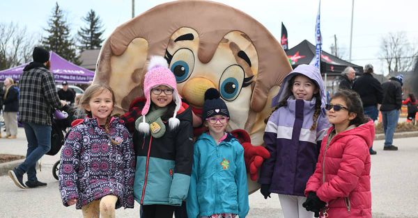 Visitors flock back to sap festival