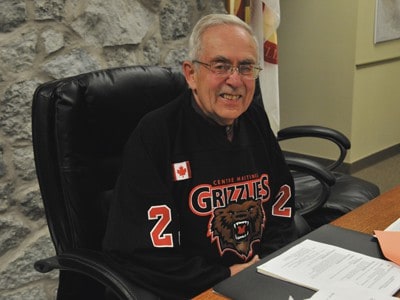 Kelterborn dons hockey sweater of victors