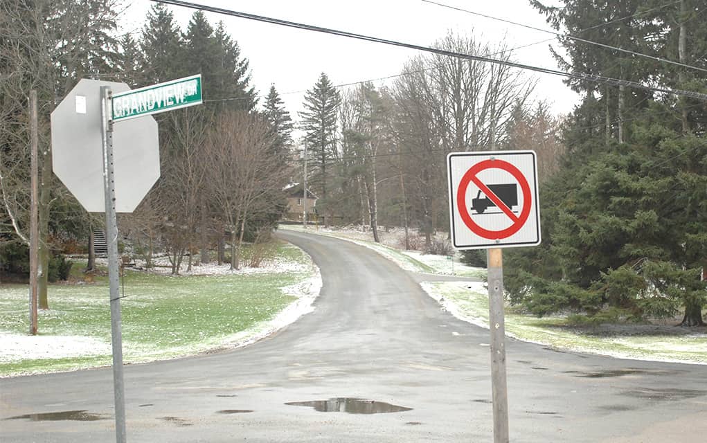 Heavy truck prohibition remains on Grandview Dr.