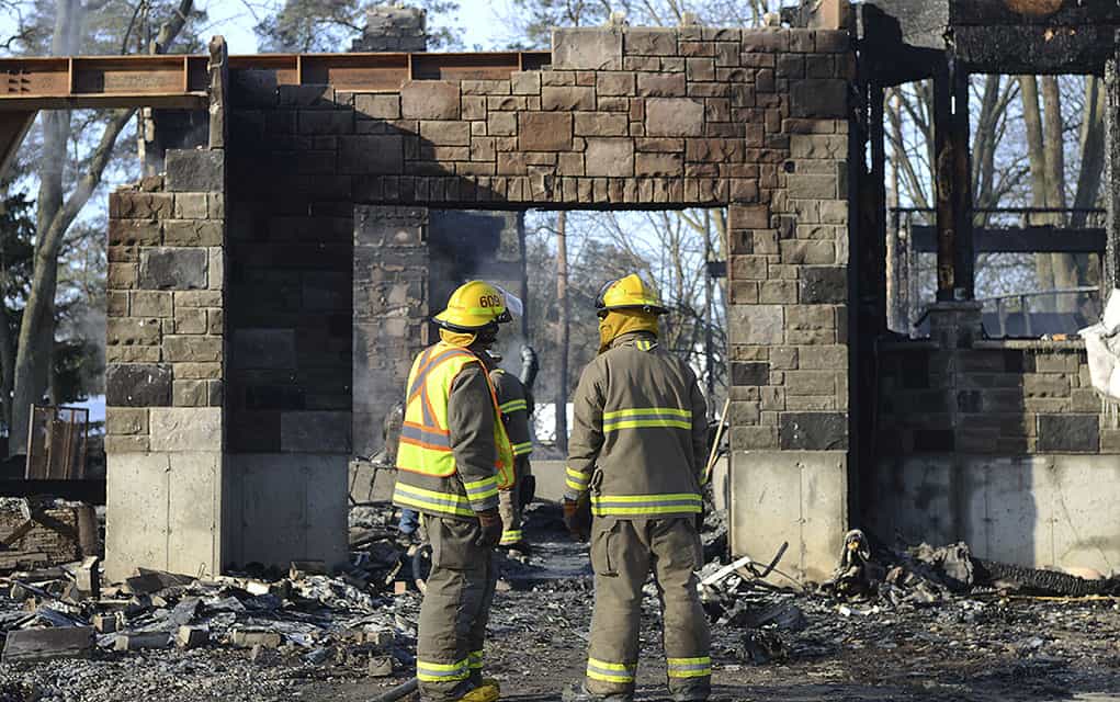 Fire engulfs unoccupied house in Breslau