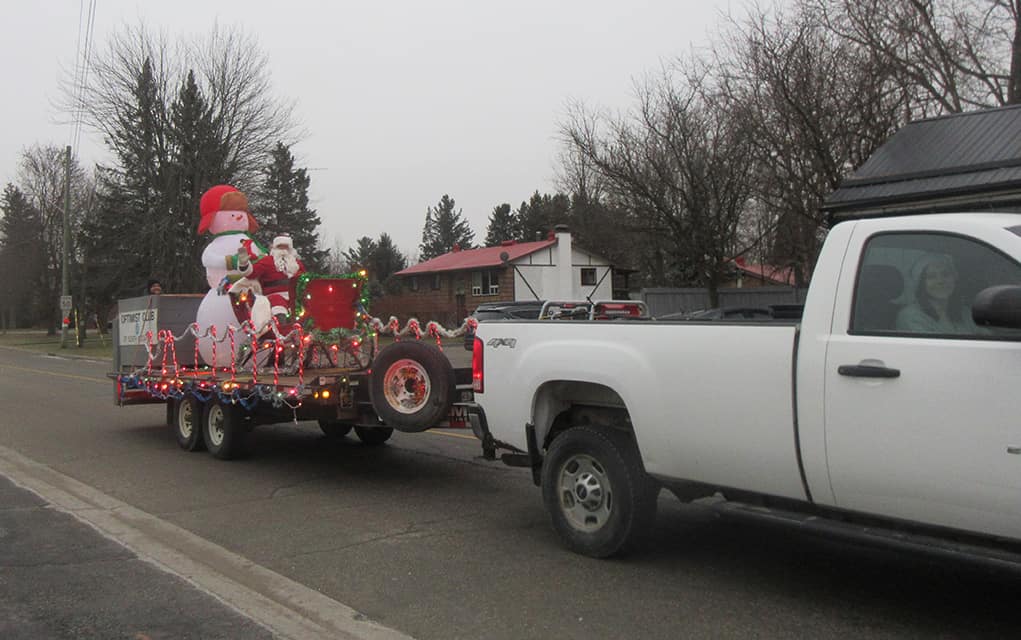 Santa Cruise through Maryhill and Bloomingdale