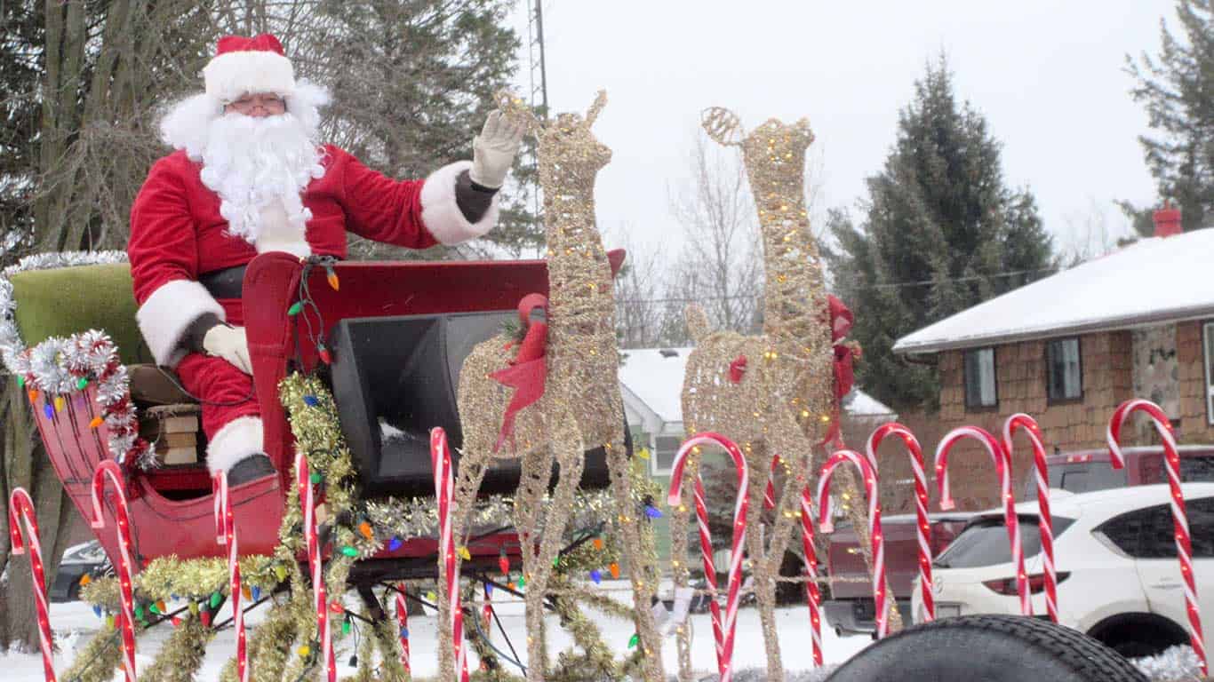 Santa Claus spotted in Maryhill