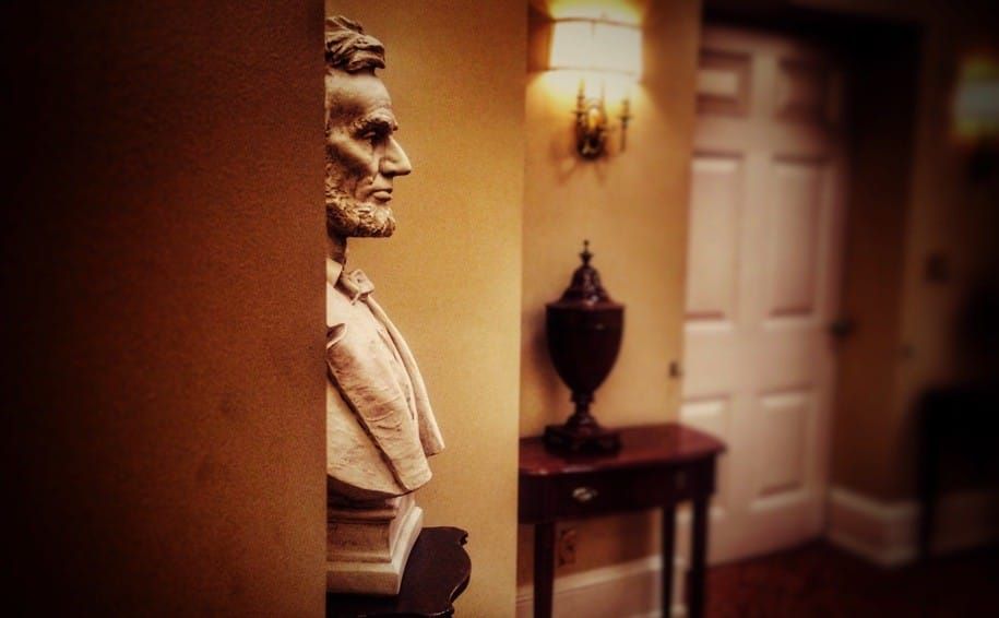 lincoln-in-the-west-wing_t20_wawylK.jpg