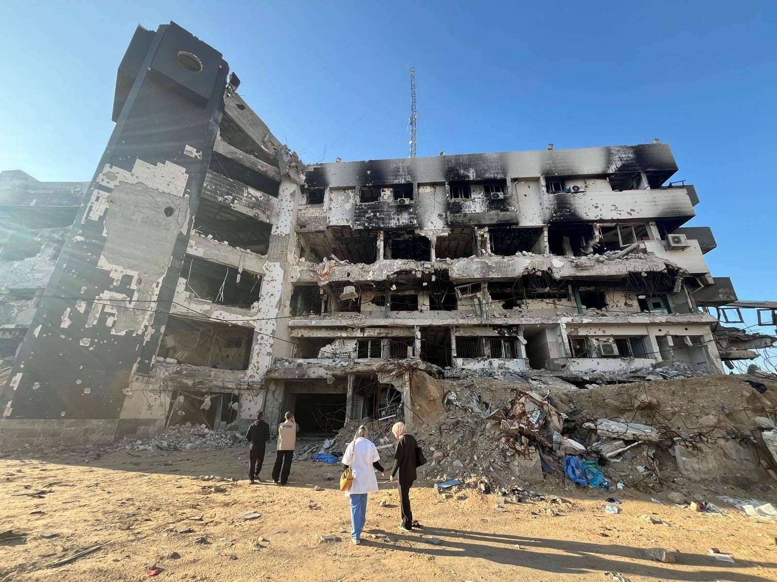 U.S.-based doctors performing life-saving surgeries in Gaza allowed to leave after Israeli blockade