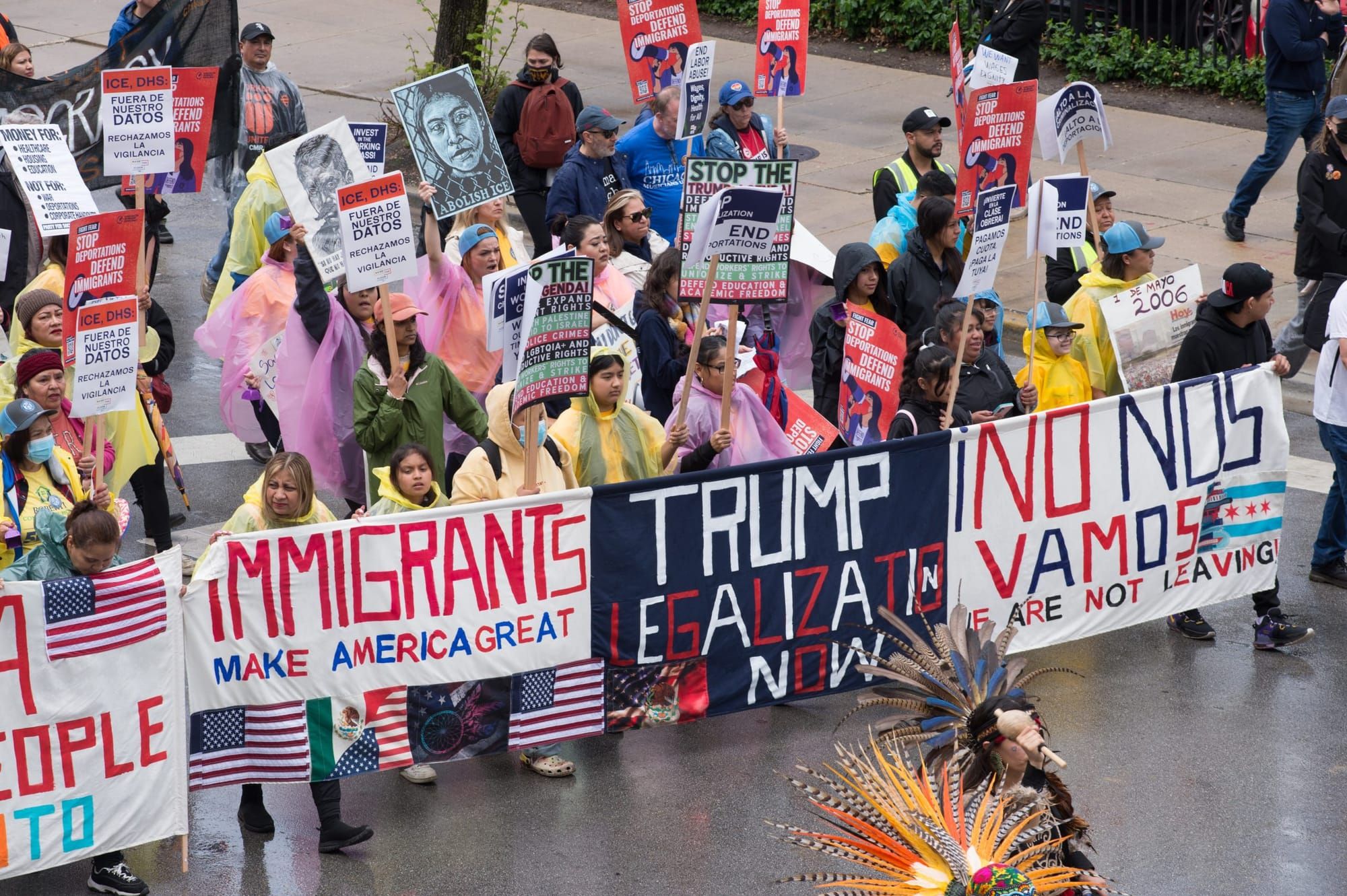 May Day march in Chicago brings together anti-Trump coalition