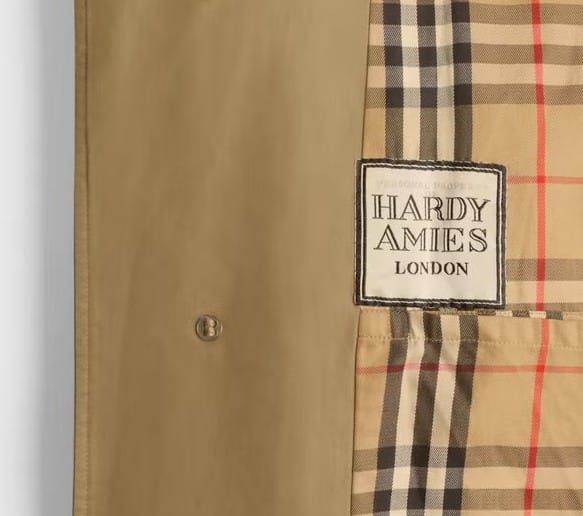 Centosettanta anni di Burberry in una mostra al V&A museum