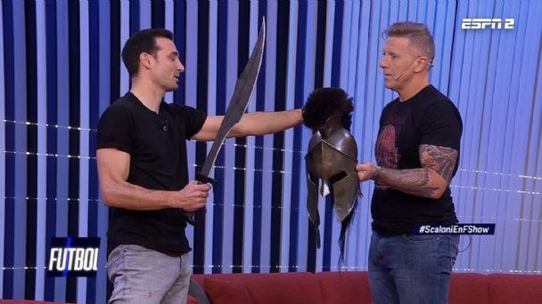 El Leónidas de Pujato: Scaloni se sumó a la locura de Fantino y estallaron los memes | MDZ Online