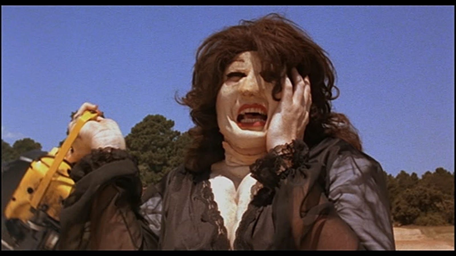 Leatherface en su faceta señora, inspirado por El silencio de los inocentes