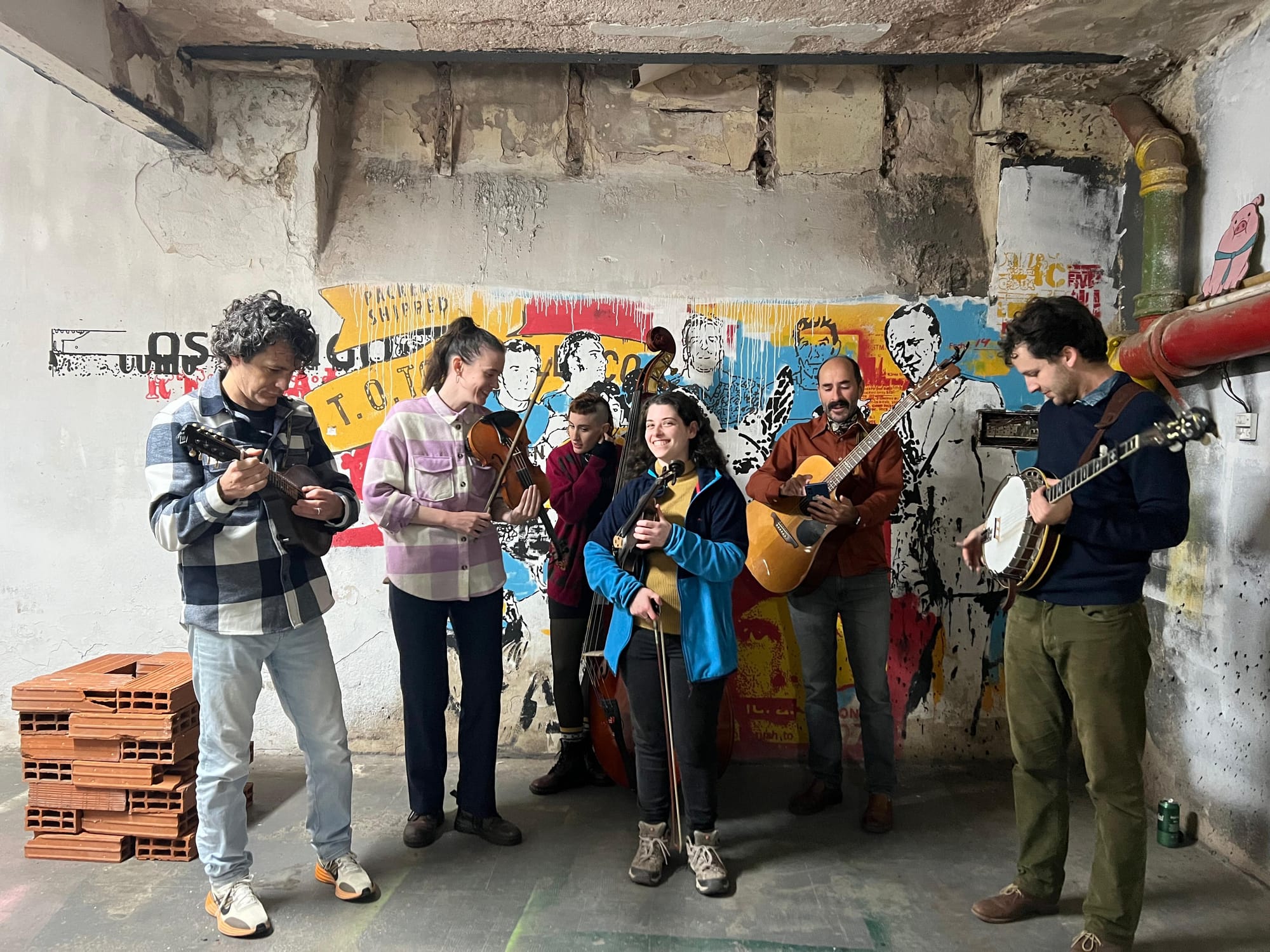 Baigorria String Band, ready to go into action at Galería Fémur | Photo: María di Negro