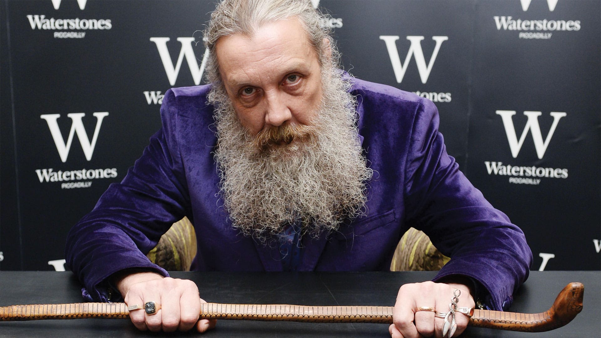 Alan Moore en una firma de su libro Fashion Beast, en 2013