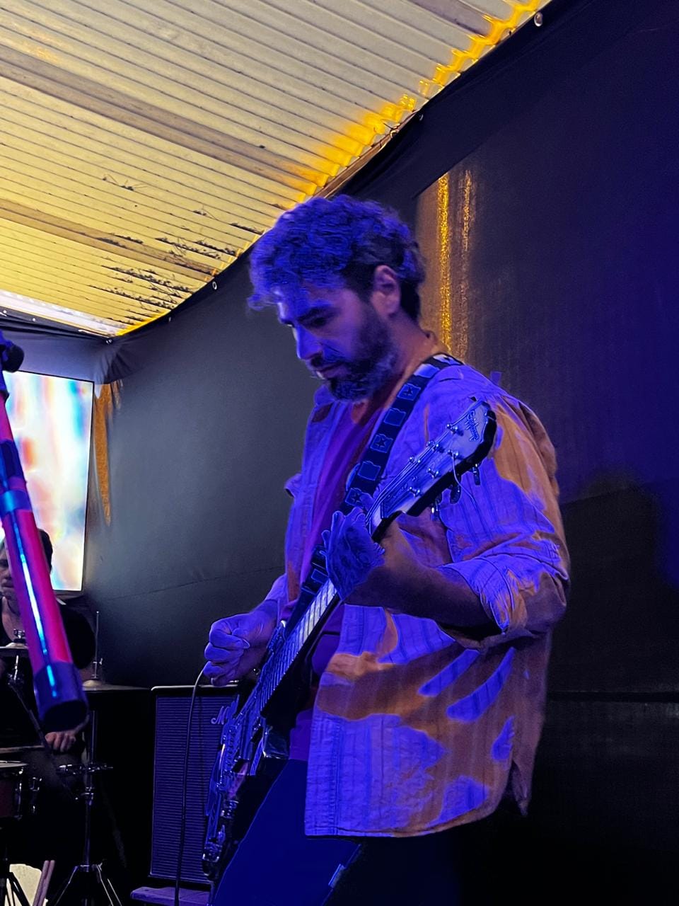 Ale Ruiz, singer and guitarist of Cuatreros