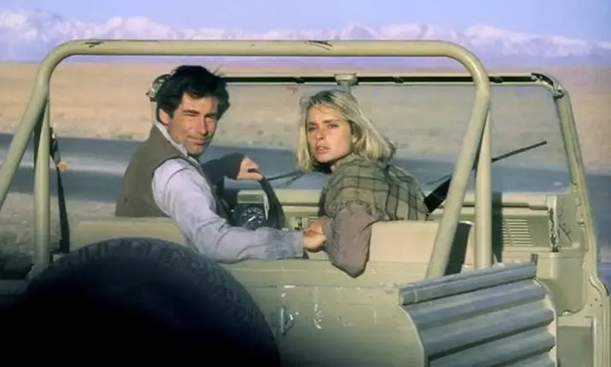 The Living Daylights (1987).