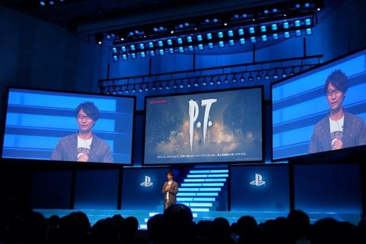 Hideo Kojima presentando PT en un evento de PlayStation