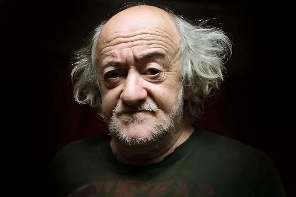 Enrique Symns inédito, a dos años de su muerte