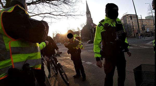 Warum die Berliner Polizei anscheinend keine Abstandskontrollen durchführt