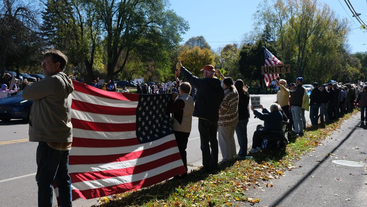 'No Kings' event rallies Roseville to vote early