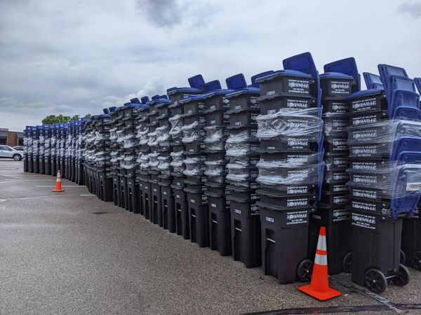 Roseville rolls out new recycling carts