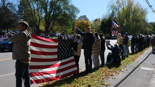'No Kings' event rallies Roseville to vote early