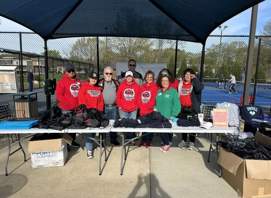 Dinkville Donates $3,300 to Christmas 4 Kids