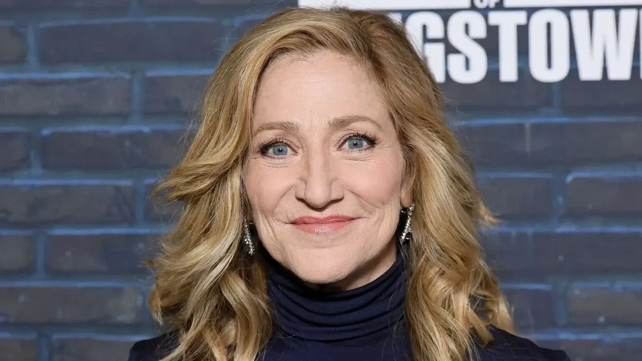 Katie Greaves : Edie Falco obtient une nouvelle série judiciaire produite par Ridley Scott