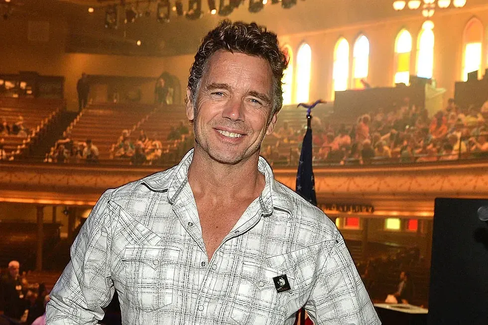 Shérif, fais-moi peur : John Schneider a menti sur son âge et ses origines pour devenir Bo Duke