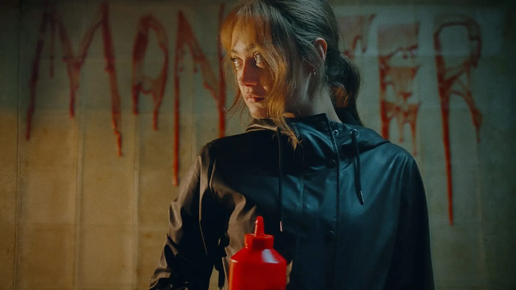 Ella Purnell dans le rôle de Rhiannon Lewis dans la série Sweetpea