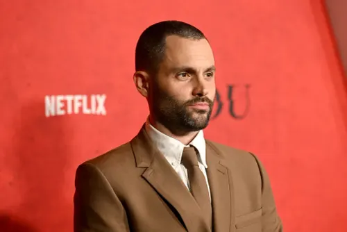 Everyone in My Family Has Killed Someone : Penn Badgley mènera l’enquête sur Prime Video