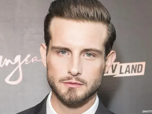 Lyonesse : Nico Tortorella se lance dans les microdramas avec trois adaptations verticales sur ReelShort