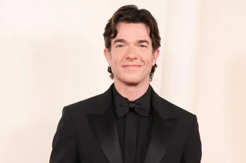 Max la Menace : John Mulaney pressenti pour incarner Maxwell Smart dans le nouveau film