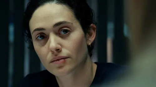 Furious : pourquoi le thriller d’Emmy Rossum mérite sa place parmi les meilleures séries de 2026