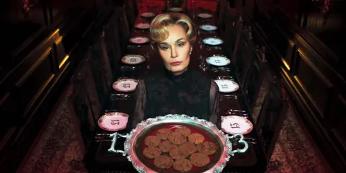 American Horror Story 13 : Jessica Lange reprend ses 4 personnages dans une bande-annonce complètement folle