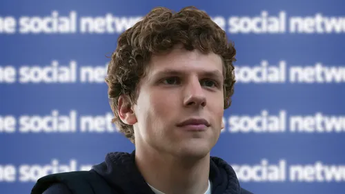 The Social Reckoning : Jesse Eisenberg explique pourquoi il a laissé Mark Zuckerberg à Jeremy Strong