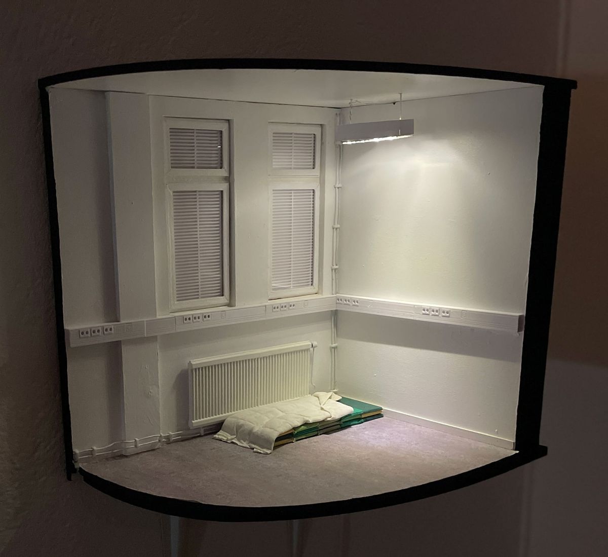 Bed for homeless people to sleep during wintertime in Karlstad 1:12