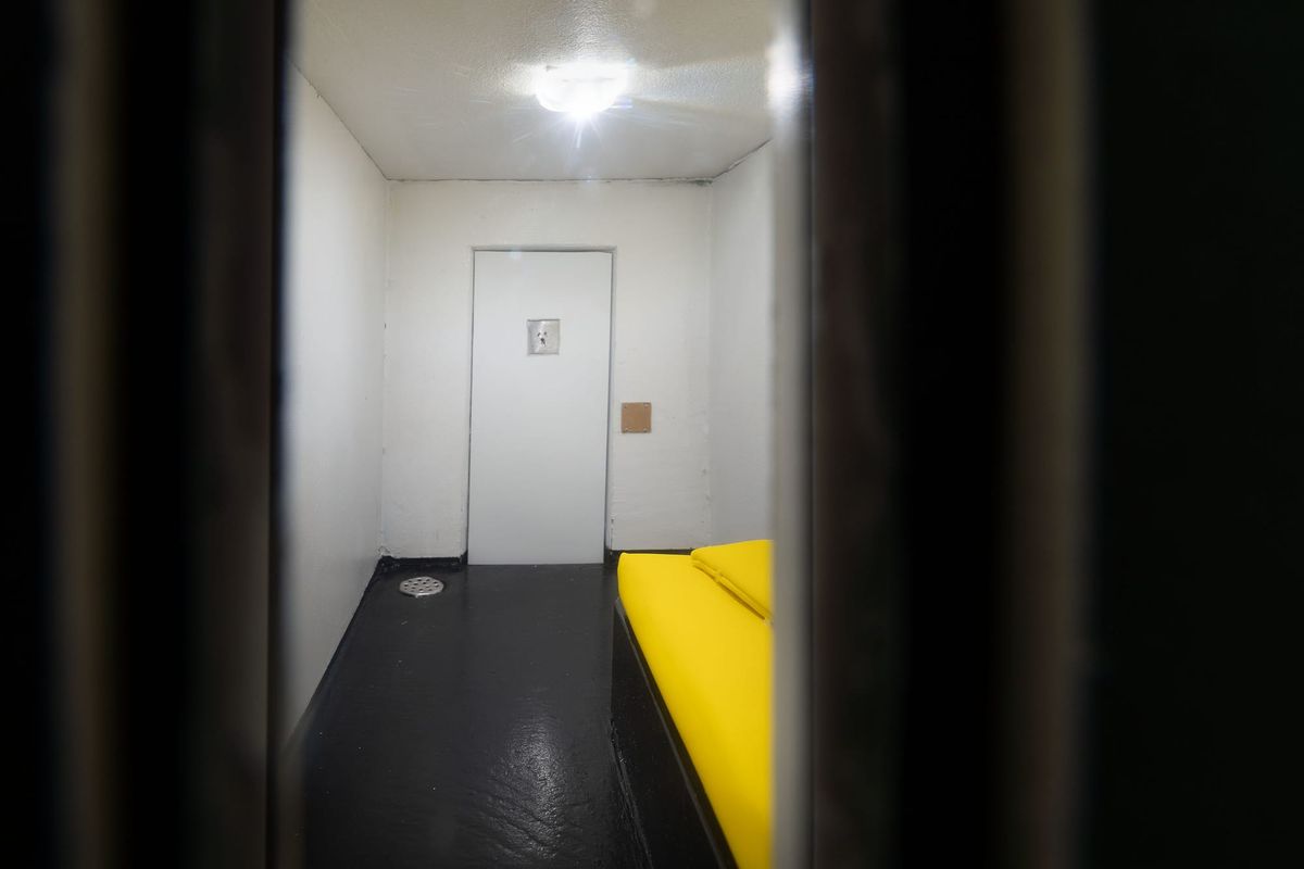 Isolation room for young people in mandatory care 1:12