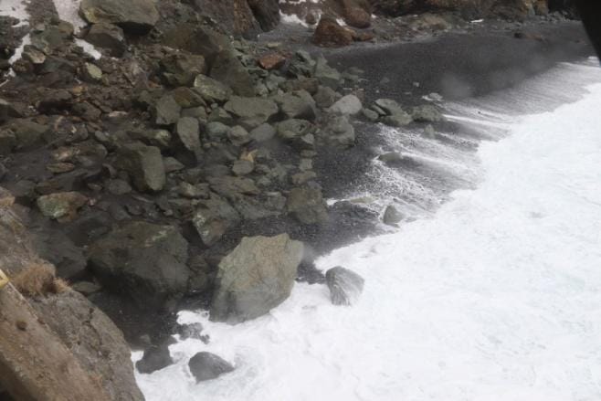 another image of beach with no sea lions