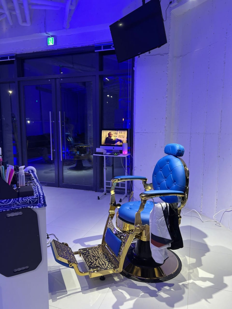 Interior of Ballin Barbershop in Siji