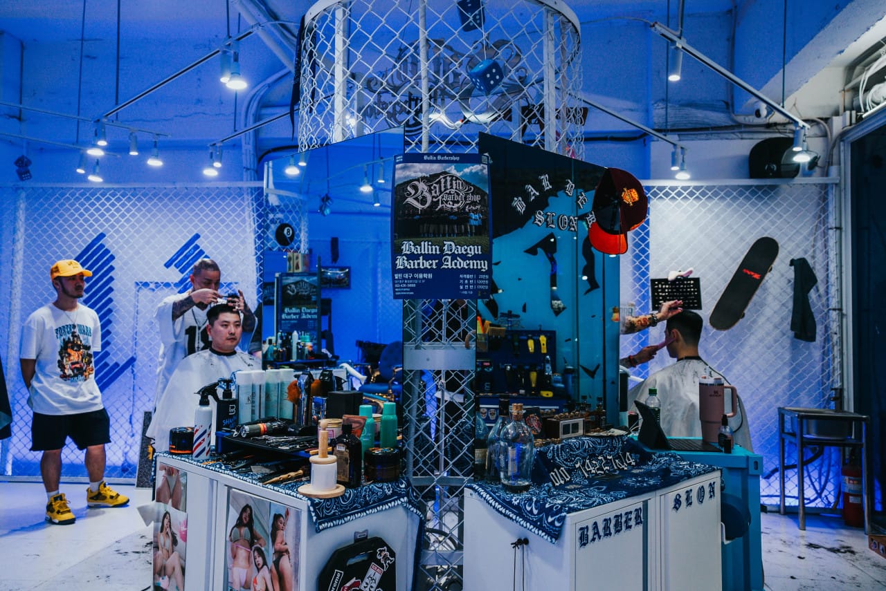 Interior image of Ballin Barbershop in Samdeok-dong of Daegu