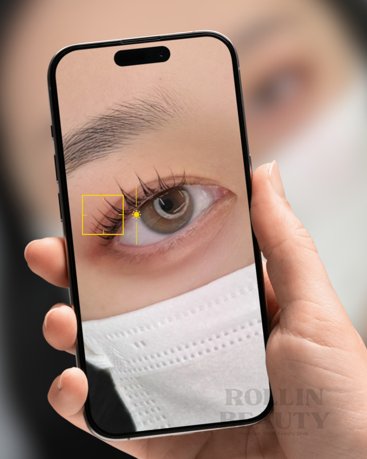 An image of lash customer looking at phone at Rollin Beauty in Daegu