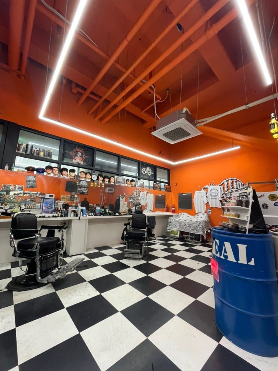 Interior image of Ballin Barbershop Jukjeon