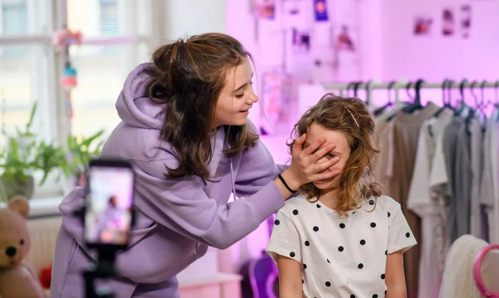 🫣 Studie: frühe Handynutzung verursacht Schäden & TikTokerin nutzt Amoklauf für Werbung