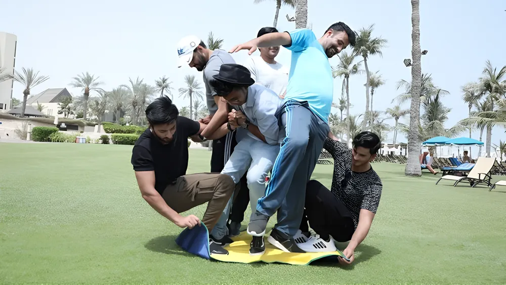 Plane falten – Kooperationsspiel für Jugendgruppen mit Andacht