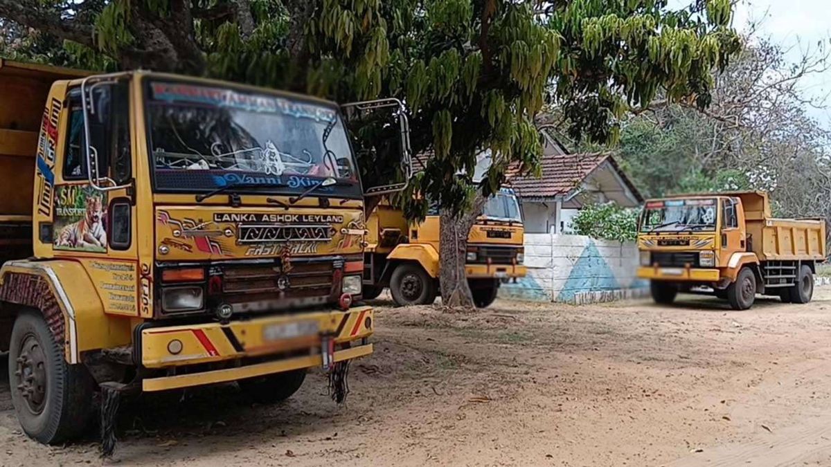 சட்டவிரோத மணல் ஏற்றிய குற்றச்சாட்டில் நால்வர் கைது!