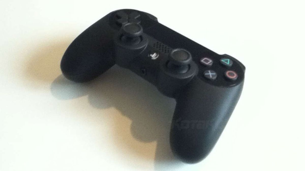 New PlayStation 4 Could Come in November and Feature Phone Control