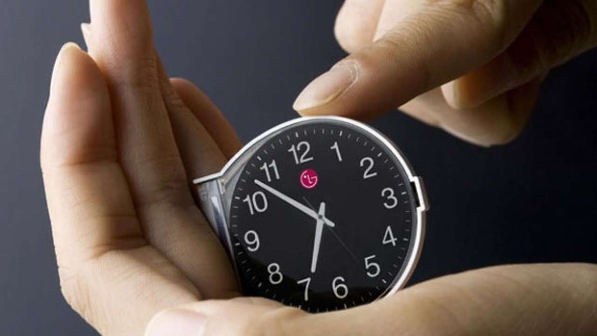 LG Teases A Round Smartwatch To Combat The Moto 360