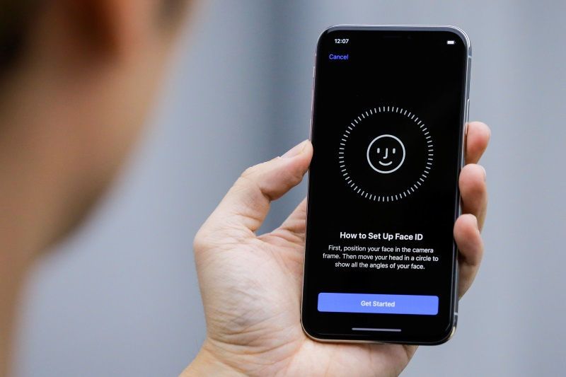 Watch identical twin brothers trick Face ID on the iPhone X