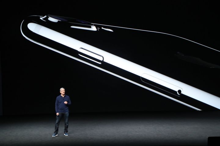 Which iPhone 7 should you get: Jet Black or Black?