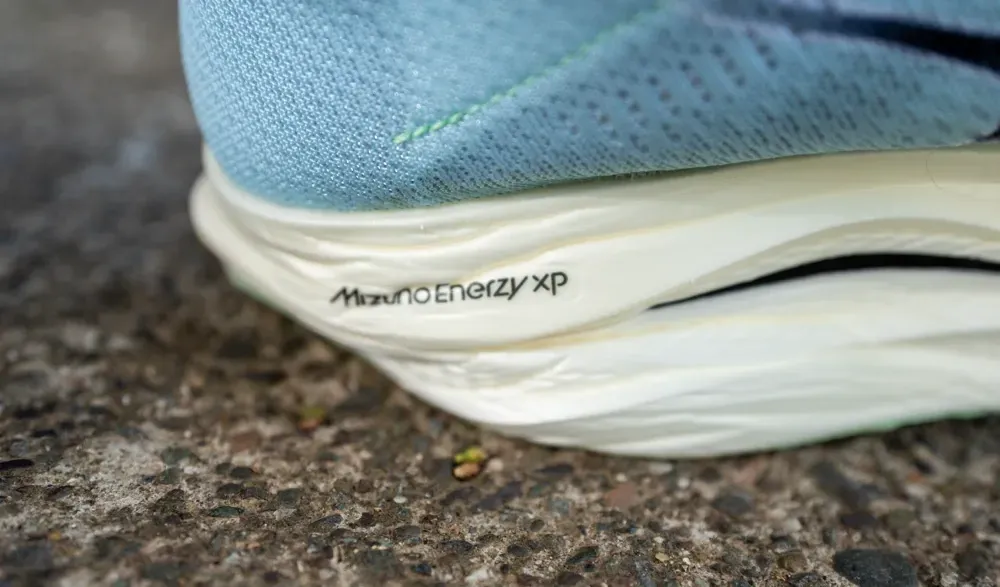 Compression under the mid/heel when landing